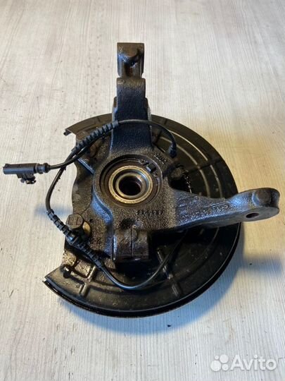 Кулак передний правый Opel Meriva B A14XER 2012