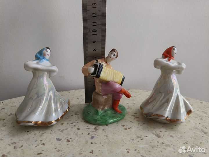 Фарфоровые статуэтки гармонист и танцовщицы