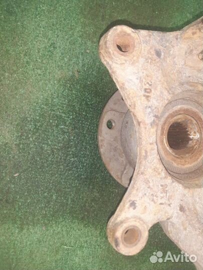 Кулак поворотный левый Renault Duster F4RA400 2013