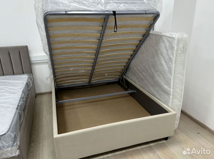 Кровать двуспальная