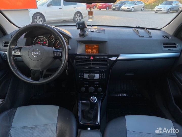 Opel Astra 1.8 МТ, 2011, 266 000 км