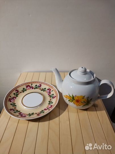 Чайник заварочный и блюдце большое Дулёво