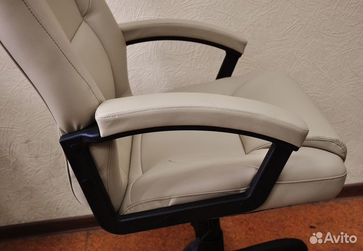 Офисное кресло 