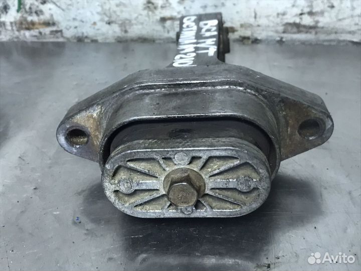 Задняя подушка опора кпп Skoda Audi Volkswagen