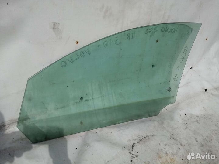 Стекло боковое переднее правое Volvo S40