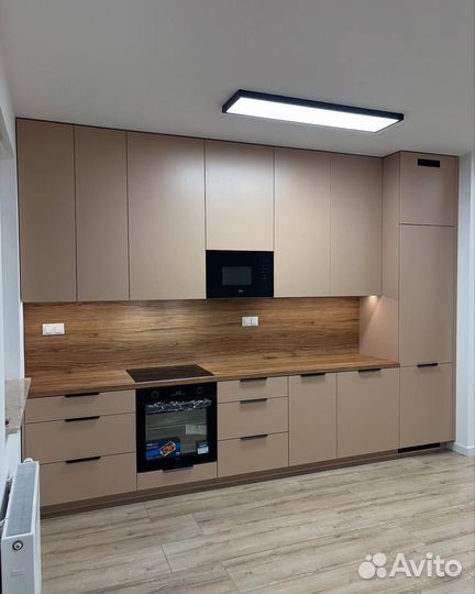 Кухонный гарнитур новый прямой