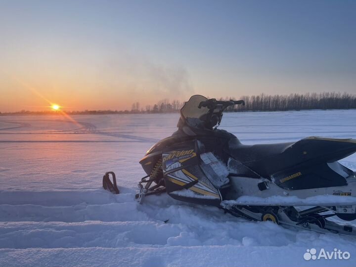 SKI-DOO Summit 800HO