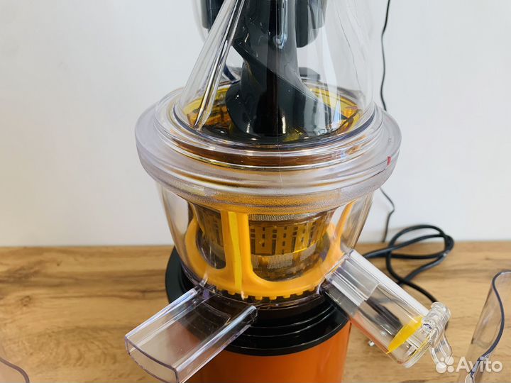 Шнековая соковыжималка Kitfort KT-1102-1