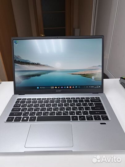 Ультрабук Acer Swift 1 240/4 Win11 в идеале