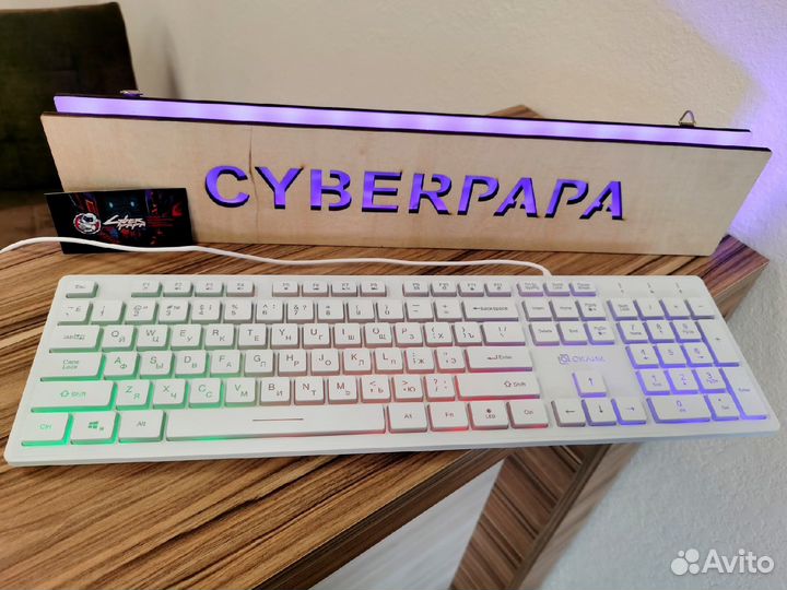 Белая клавиатура с подсветкой. Новая