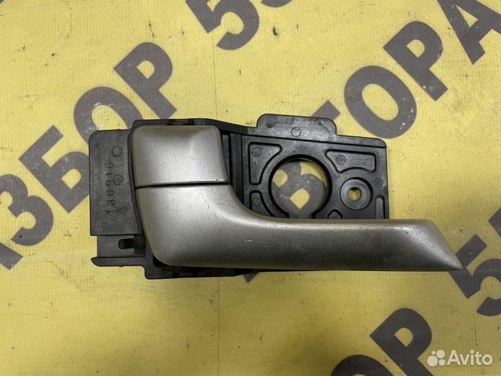 Ручка передняя левая внутренняя Kia Rio 3