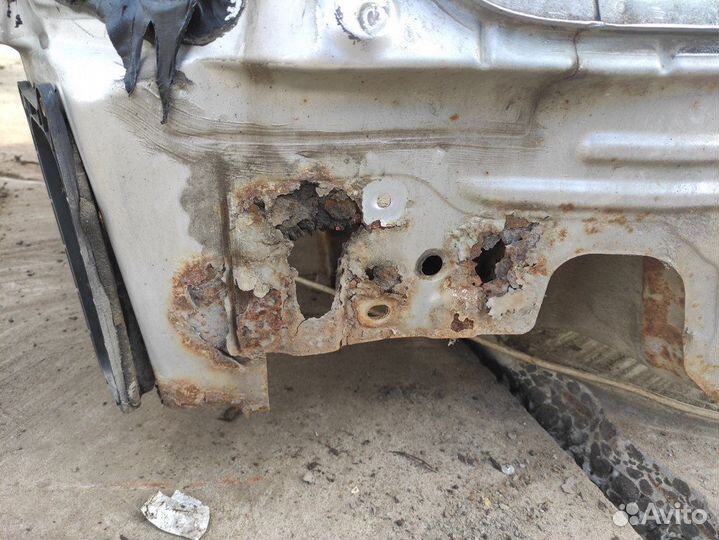 Панель задняя Nissan Micra k11 K11