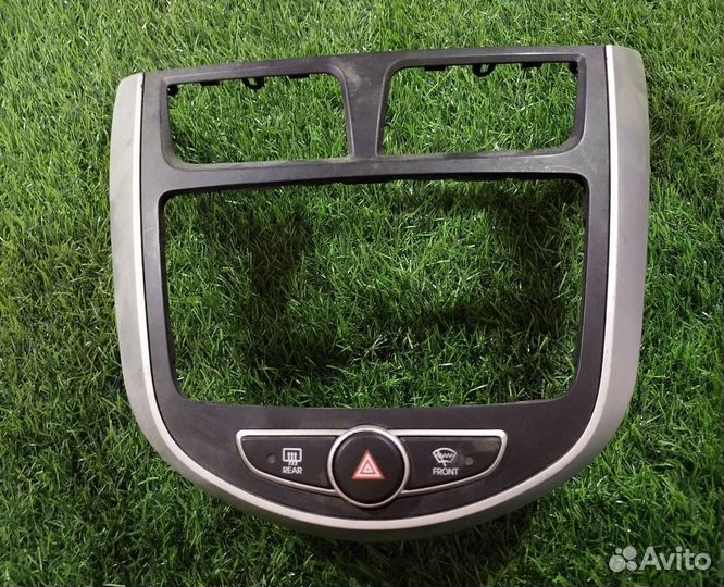 Рамка магнитолы Hyundai Solaris I