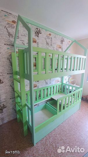 Детская двухъярусная кровать