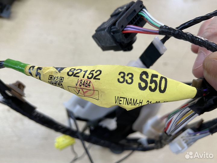 Проводка в переднюю левую дверь Toyota Camry 75