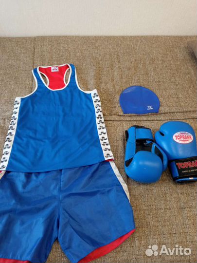 Боксерские перчатки,майка,шорты,купальная шапочка