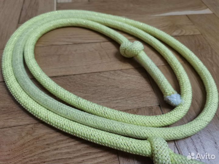 Гимнастическая скакалка