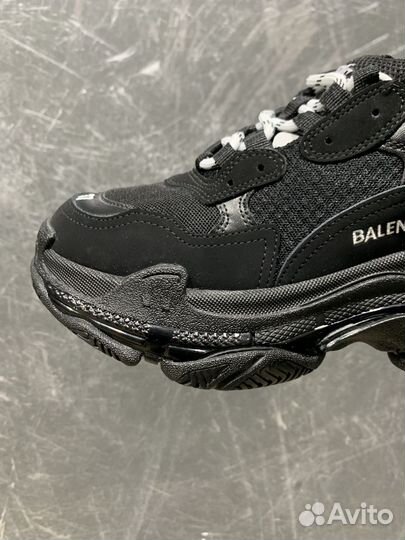 Balenciaga Triple S Black - женские кроссовки