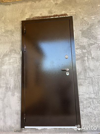 Дверь входная металлическая