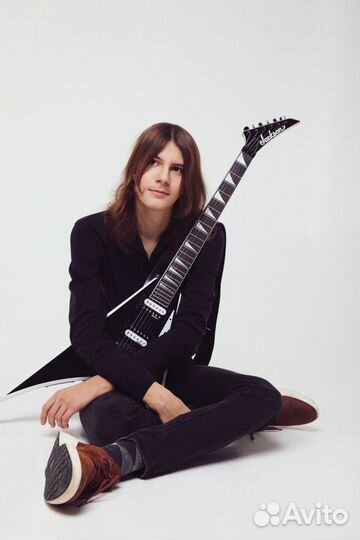 Репетитор по игре на гитаре онлайн и оффлайн