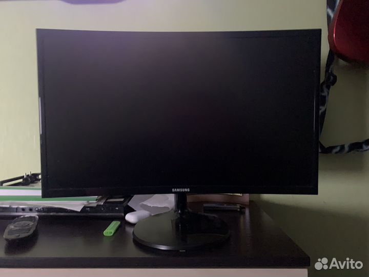 Монитор Samsung 23.5 C24F390FHI