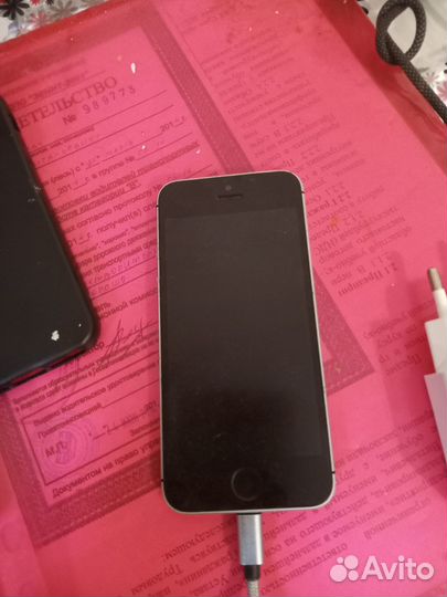 iPhone SE, 64 ГБ