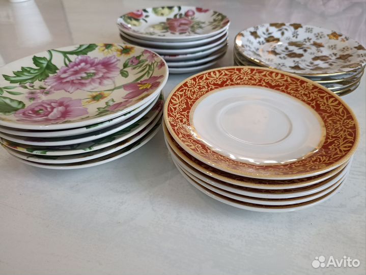 Чайные блюдца и чашки