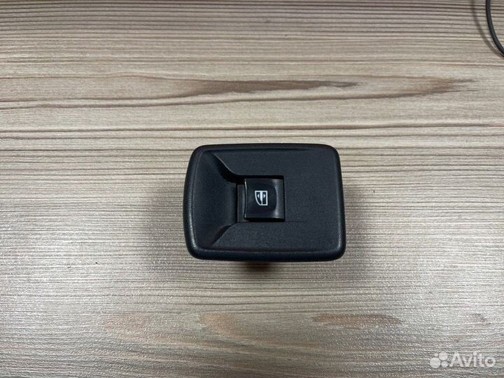 Кнопка стеклоподъемника Renault Logan