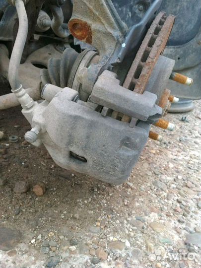 Суппорт передний левый Шевроле Кобальт