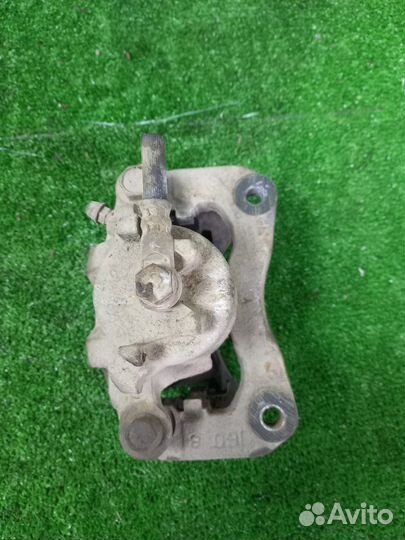 Суппорт тормозной передний правый Mitsubishi