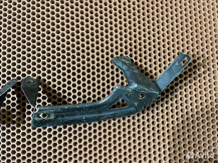 Крепление бампера заднее Subaru Forester 2 SG5