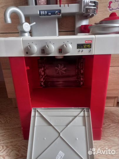 Кухня и набор маленькой помощницы