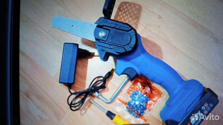 Аккумуляторная пила (сучкорез) 4