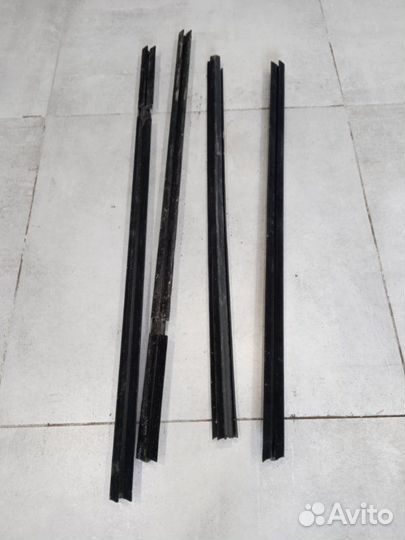 Молдинг стекла Infiniti Qx56 VK56VD 2008-2019