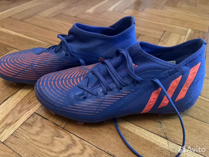 Футбольные бутсы adidas