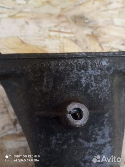 Кронштейн двигателя правый Mercedes Benz w202
