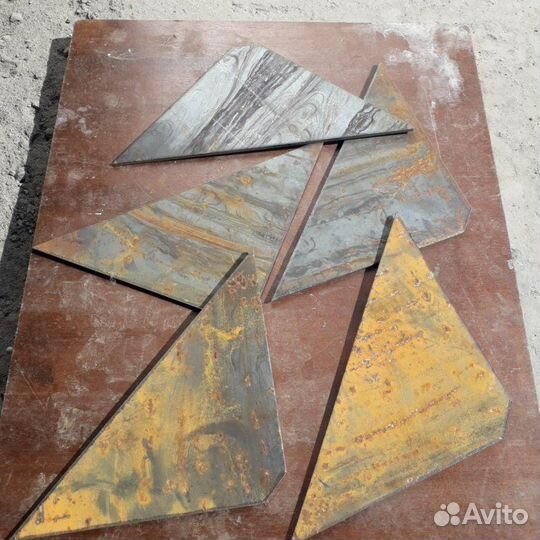 Рубка металла на гильотине