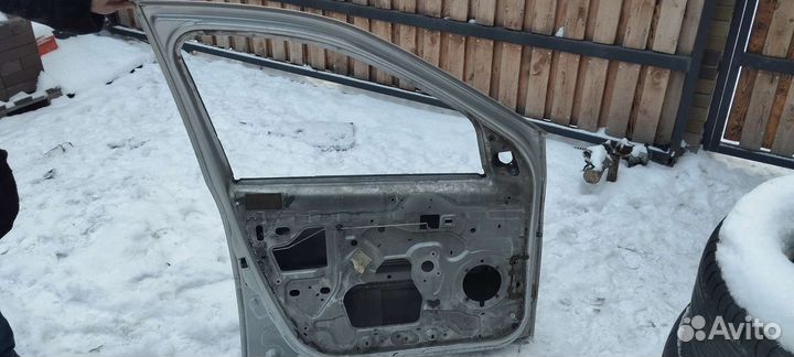 Дверь передняя левая Рено Логан