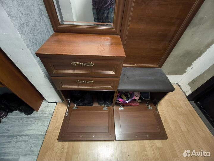 Вешалка с тумбой в прихожую б/у
