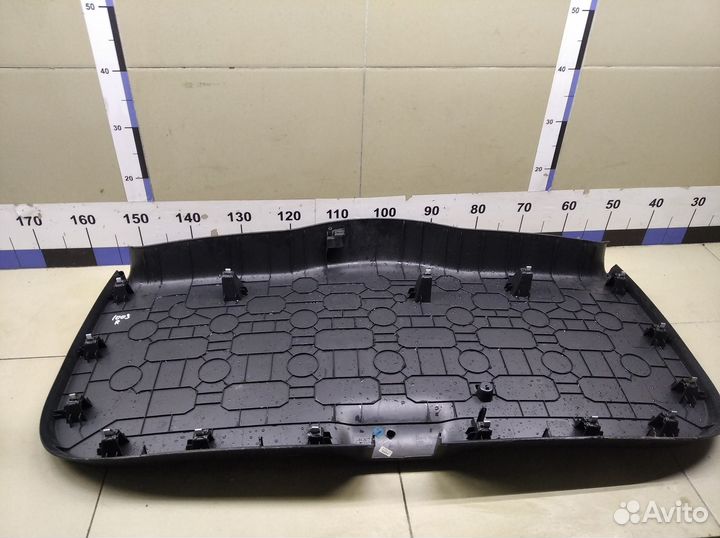 Обшивка двери багажника Yeti 2009