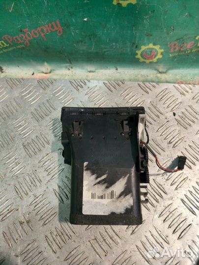 Дефлектор воздуховода Audi A8 D3 седан 2.0 1990