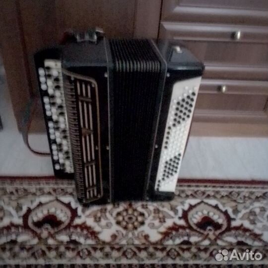 Баяны,гармони, аккордеоны