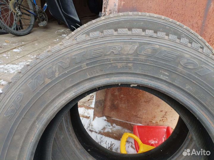 Dunlop SP Winter Ice 01 205/60 R16 92