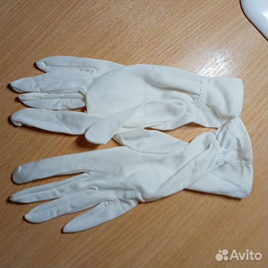 Перчатки парадные белые