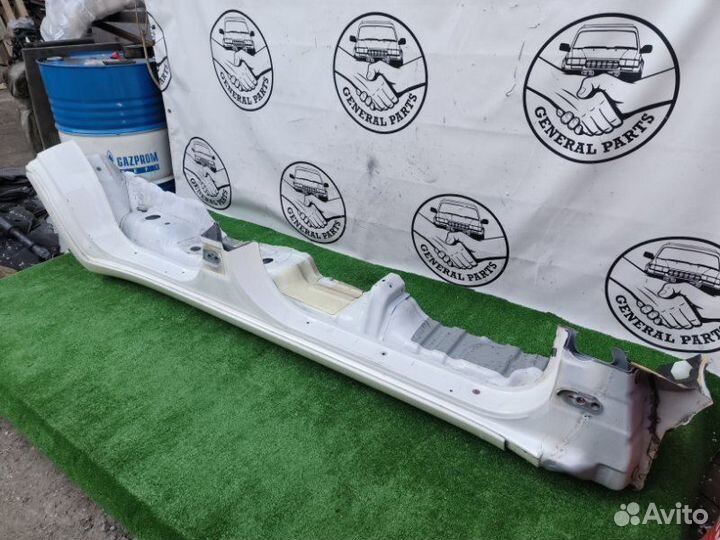 Порог кузова правый Toyota Land Cruiser HDJ101