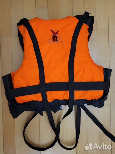 Спасательный жилет 