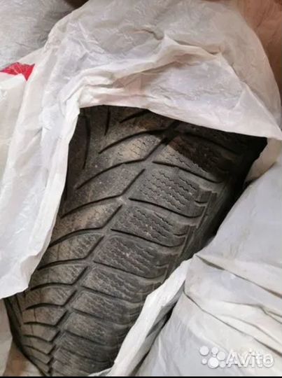 Goodyear UltraGrip Ice 2 235/55 R18 104T