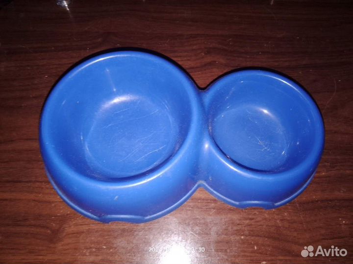 Лежанка для собаки и мисочки