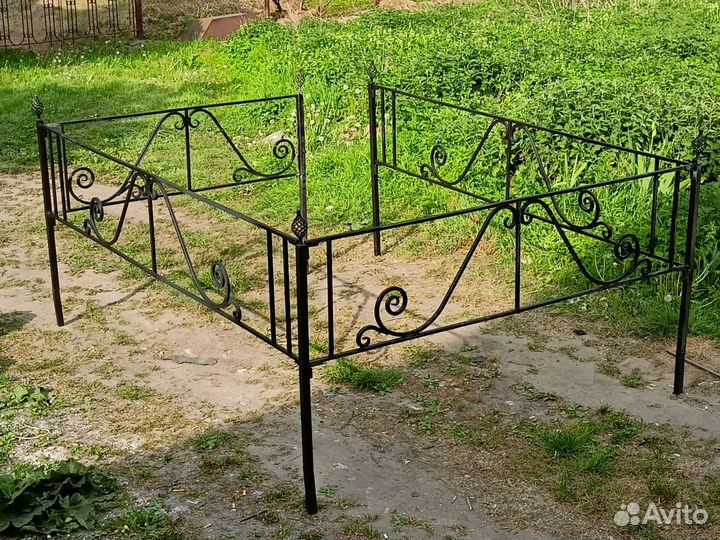 Оградки на кладбище