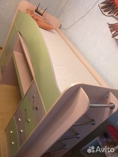 Кровать чердак со столом